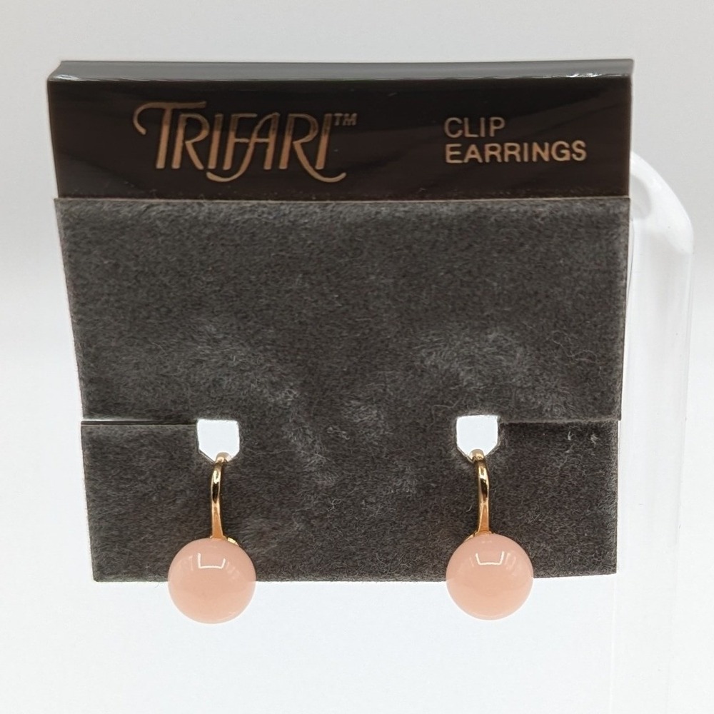 Vintage Trifari Gold Tone Pink Bead Drop Clip On Earrings Designer Jewelry